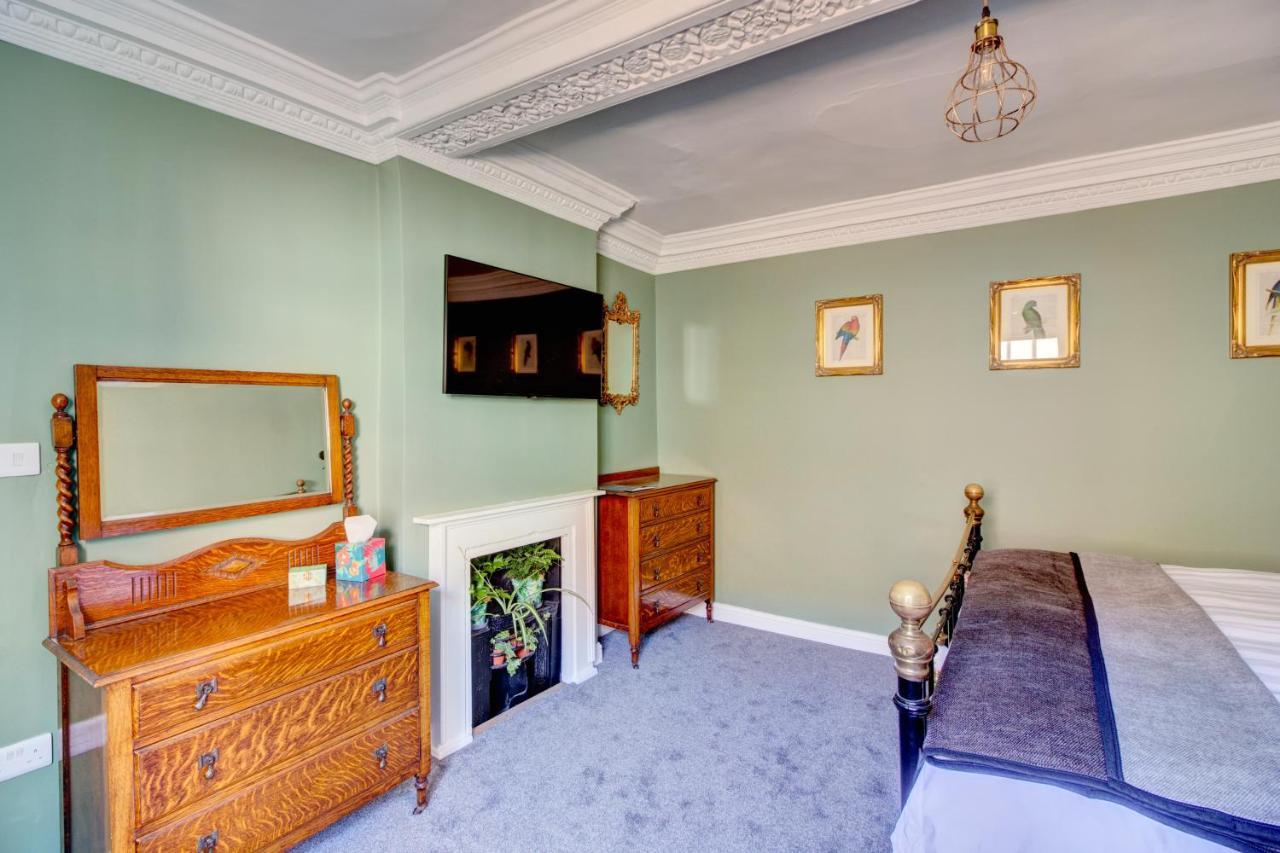 Green Parrot House Bed and Breakfast Devizes Esterno foto
